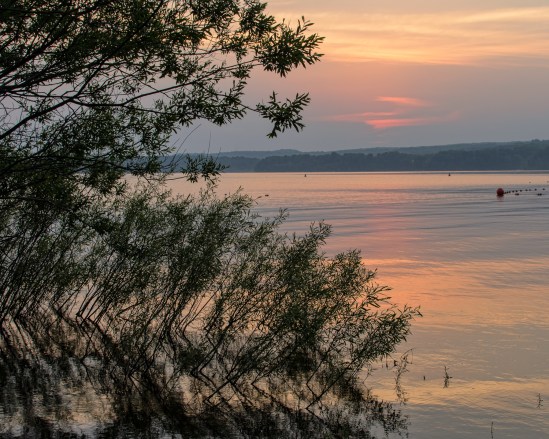 Lean a little to the right Nikon D5100, Nikkor 35mm f/1.8, 1/50s, f/8, ISO 200