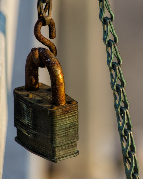 Lock and Chain Nikon D5100, Nikkor 55-200mm f/4-5.6, 1/500s, 20mm, f/5.6, ISO 200