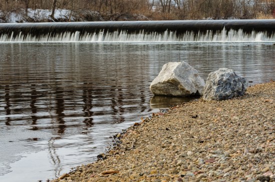Rocks Nikon D5100, Nikkor 55-200mm f/4-5.6, 1/10s, 66mm, f/16, ISO 100