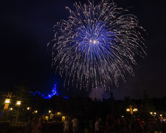 Blue White Nikon D5100, Tokina 12-28mm f/4, 5s, 12mm, f/1, ISO 200