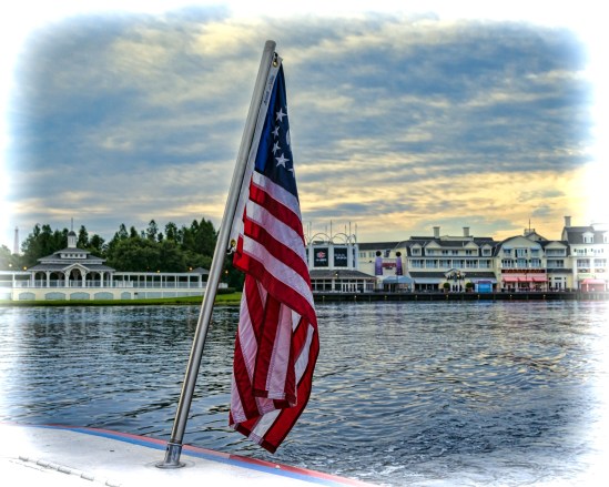Salute! Nikon D5100, Nikkor 24-85mm f/3.5-4.5, 1/250s, 24mm, f/8, ISO 400