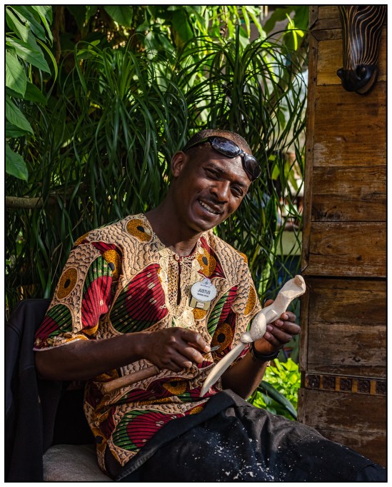 Wood Carver - Justus Nikon D5100, Nikor 55-200mm f/4-5.6, 1/640s, 55mm, f/5.6, ISO 800