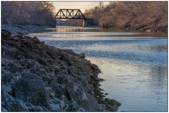 Shell Game Nikon D7100, Nikkor 55-200mm f/4-5.6, 1/100s, 100mm, f/11, ISO 125