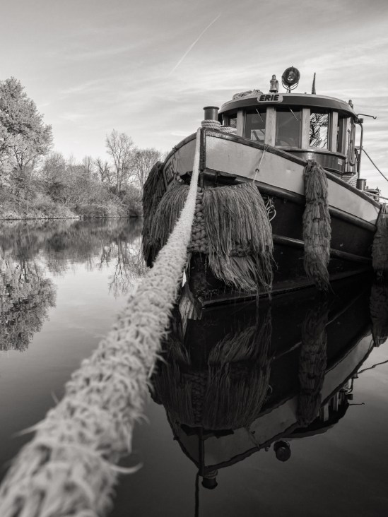 Erie Barge Olympus OM-D E-M10, M. Zuiko 14-42mm f/3.5-5.6 II R, 1/80s, 14mm, f/7.1, ISO 200